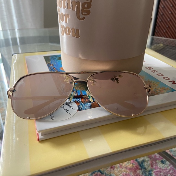 Desi Perkins Quay Australia High Key Sunglasses in Rose Gold - Picture 1 of 2